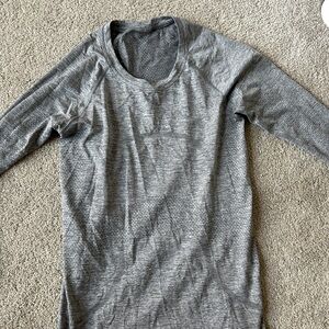 Lululemon Athletica Heathered Gray Long Sleeve Top